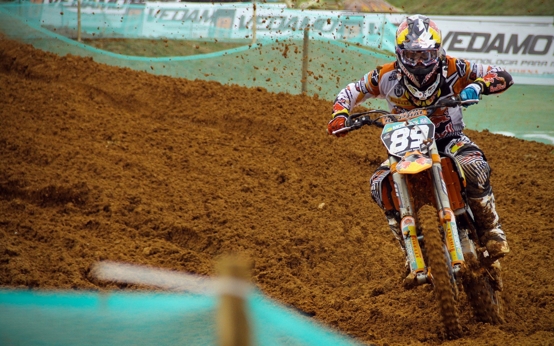 逆境中的“战神”崛起：不屈不挠的足球精神，彰显足球精神